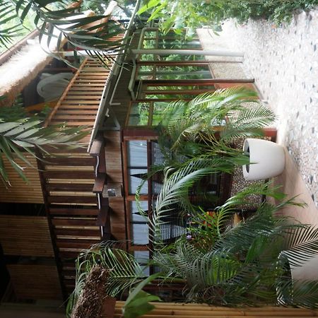 Raintree Lodge พอร์ตมอร์สบี ภายนอก รูปภาพ