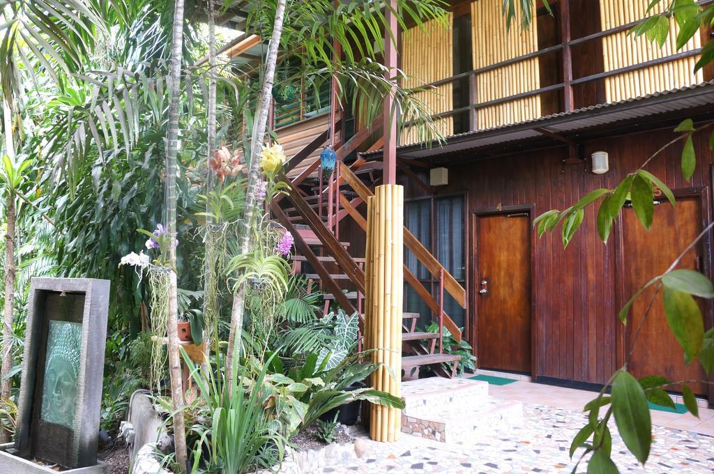 Raintree Lodge พอร์ตมอร์สบี ภายนอก รูปภาพ
